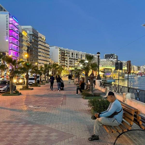 Seaside Apartment In Gzira מראה חיצוני תמונה